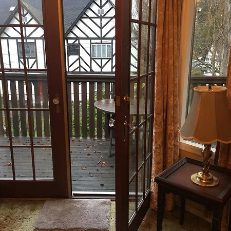 Hemingway'S By The Sea Bed & Breakfast Victoria Bagian luar foto