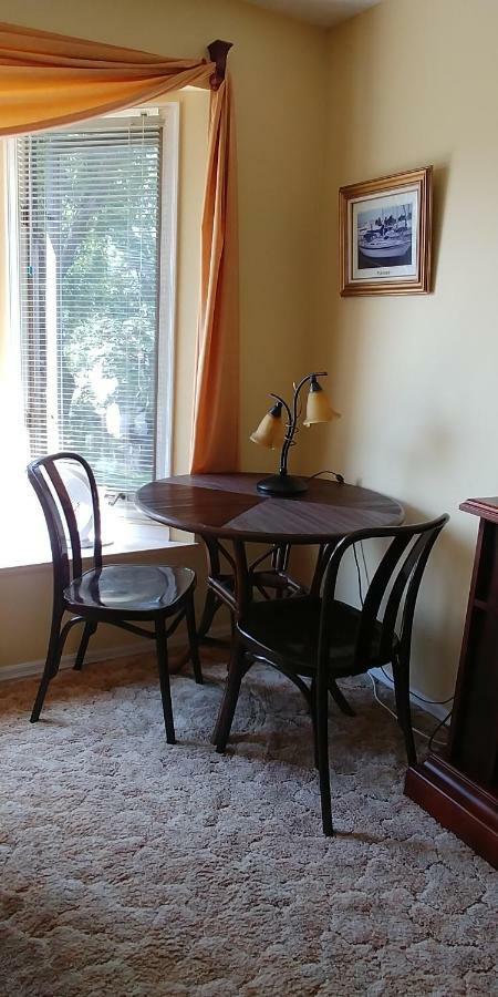 Hemingway'S By The Sea Bed & Breakfast Victoria Bagian luar foto