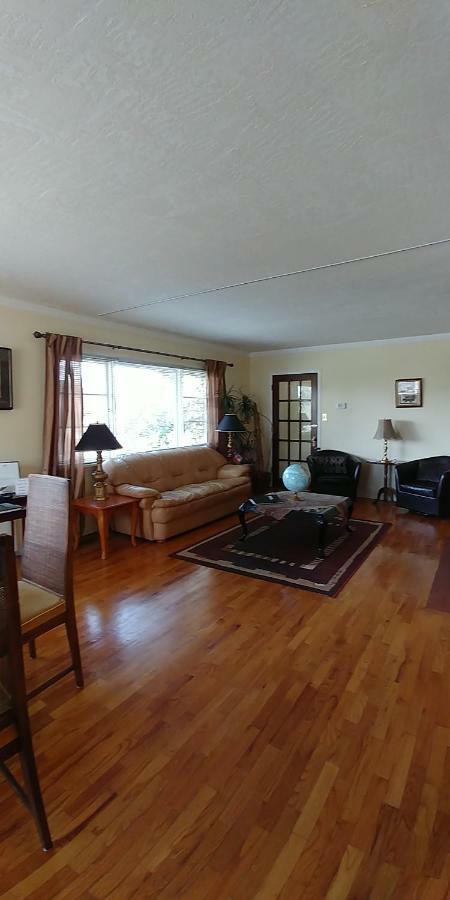 Hemingway'S By The Sea Bed & Breakfast Victoria Bagian luar foto