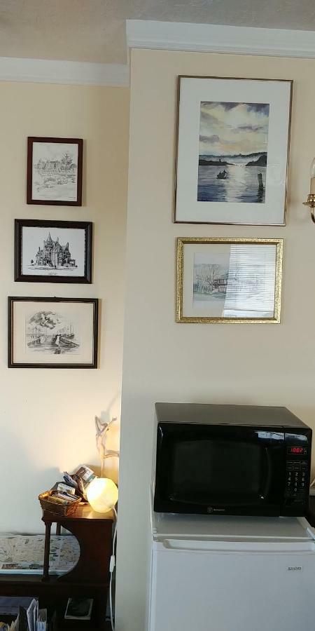 Hemingway'S By The Sea Bed & Breakfast Victoria Bagian luar foto